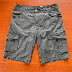 Columbia Kick-fix Cargo shorts size 10